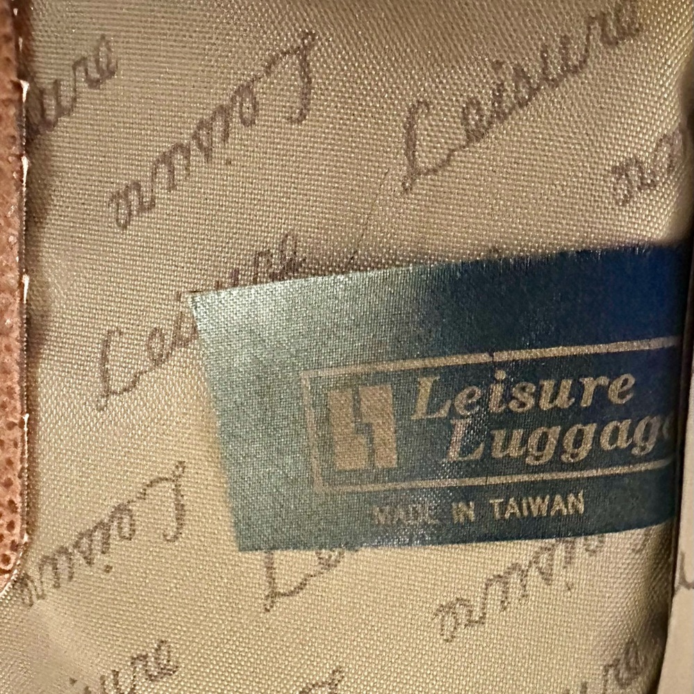Leisure Luggage Vintage 1980’s Tapestry Travel Vanity Case with lock & keys NWOT - Picture 9 of 15
